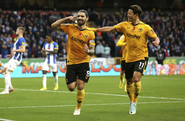 ▲ Wolverhampton Wanderers‘ Ruben Neves, left, celebrates scoring with teammate Hee-Chan Hwang during the English Premier League soccer match at Molineux, Wolverhampton, England, Saturday Nov. 5, 2022. (Barrington Coombs/PA via AP) UNITED KINGDOM OUT; NO SALES; NO ARCHIVE; PHOTOGRAPH MAY NOT BE STORED OR USED FOR MORE THAN 14 DAYS AFTER THE DAY OF TRANSMISSION; MANDATORY CREDIT
<All rights reserved by Yonhap News Agency>