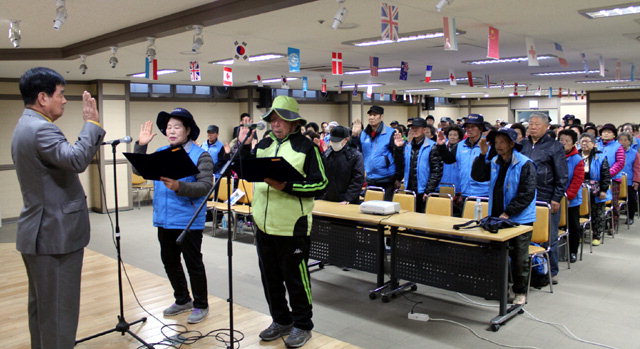 ▲ 춘천 소양강댐효나눔복지센터는 22일 시민복지회관 강당에서 노인사회활동지원사업 발대식을 가졌다.