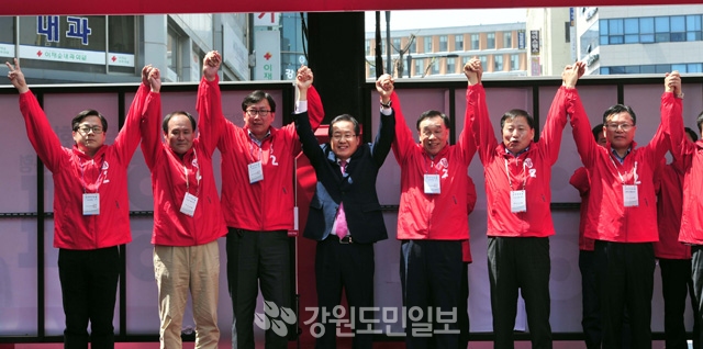 ▲ 24일 원주 중앙시장 홍준표 자유한국당 대선후보 거리유세