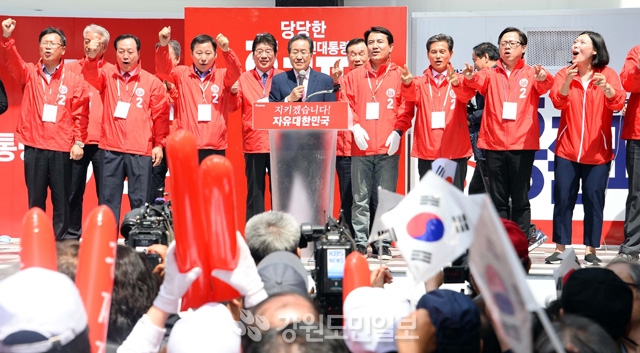 ▲ 홍준표 자유한국당 대선후보 24일 춘천 거리유세