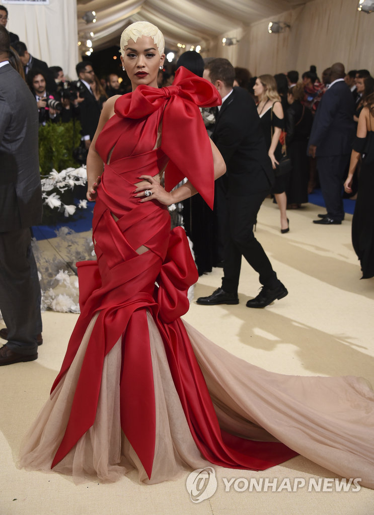 ▲ Rita Ora attends The Metropolitan Museum of Art's Costume Institute benefit gala celebrating the opening of the Rei Kawakubo/Comme des GarÃ§ons: Art of the In-Between exhibition on Monday, May 1, 2017, in New York. (Photo by Evan Agostini/Invision/AP)