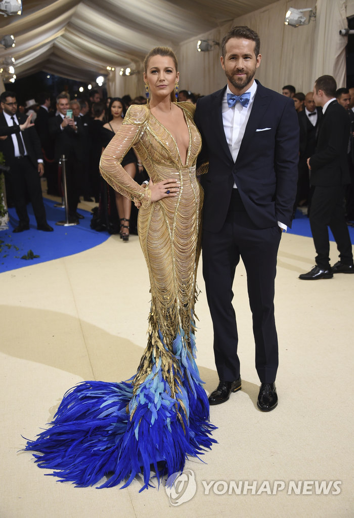 ▲ Blake Lively, left, and Ryan Reynolds attend The Metropolitan Museum of Art's Costume Institute benefit gala celebrating the opening of the Rei Kawakubo/Comme des GarÃ§ons: Art of the In-Between exhibition on Monday, May 1, 2017, in New York