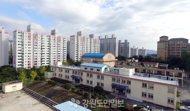 ▲ 춘천 지역에 특수학교가 들어선 이후에도 아파트가 잇따라 조성되면서 집값 하락은 설득력이 없는 것으로 나타났다. 서영
