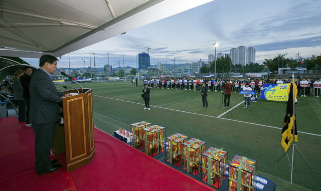 ▲ 제12회 전세계한민족축구대회 개회식이 지난 14일 공지천구장에서 열렸다.
