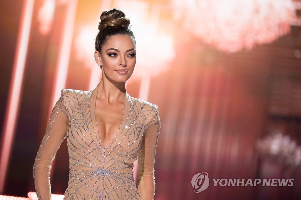 ▲ Demi-Leigh Nel-Peters, Miss South Africa 2017 competes in an evening gown of her choice as a top 10 finalist during The MISS UNIVERSE® on Sunday, November 26th from the AXIS at Planet Hollywood Resort & Casino in Las Vegas, NV. / AFP PHOTO / Miss Universe Organization / Matt Petit / RESTRICTED TO EDITORIAL USE / MANDATORY CREDIT: "AFP PHOTO / THE MISS UNIVERSE ORGANIZATION / MATT PETIT"/ NO MARKETING / NO ADVERTISING CAMPAIGNS / DISTRIBUTED AS A SERVICE TO CLIENTS