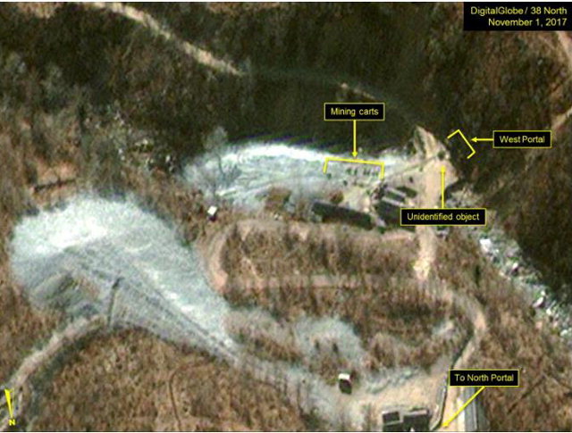 ▲ 북한이 앞으로 실시할 핵실험을 위해 풍계리 핵실험장의 서쪽 갱도 입구에서 터널 굴착 활동을 계속하고 있는 것으로 보인다고 미국 로스앨러모스 국립연구소(LANL)의 핵실험 전문가 프랭크 파비안 등이 11일(현지시간) 밝혔다.사진은 풍계리 핵시험장 서쪽 갱도 지역 모습.