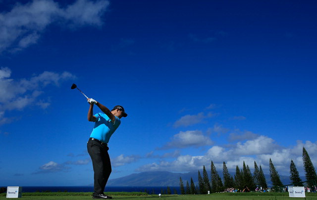 ▲ 5일(한국시간) 미국 하와이주 마우이 섬 카팔루아의 플랜테이션 코스에서 열린 미국프로골프(PGA) 투어 센트리 챔피언스 토너먼트 대회 에서 김시우(23·속초출신)는 첫날 1라운드 버디 6개와 보기 2개 4언더파 69타로 공동 4위를 기록했다. 연합뉴스