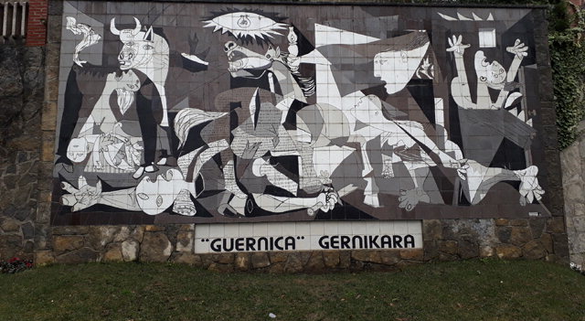 ▲ 피카소의 ‘게르니카’를 재현한 벽화