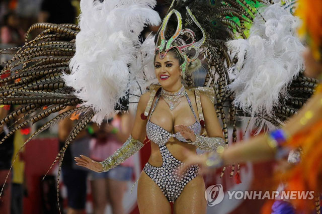 ▲ PARAGUAY-CARNAVAL Dancers perform during the carnival in Encarnacion, Paraguay on January 20, 2018. Encarnacion is located 375 km south of Asuncion, describes itself as the "Carnival Capital of Paraguay. / AFP PHOTO