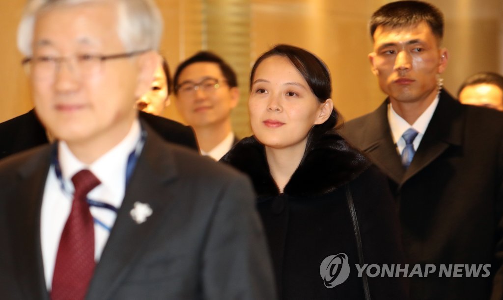 ▲ 김여정 노동당 중앙위 제1부부장이 북한대표단의 일원으로 9일 오후 인천국제공항에 도착해 전용기에서 나오고 있다