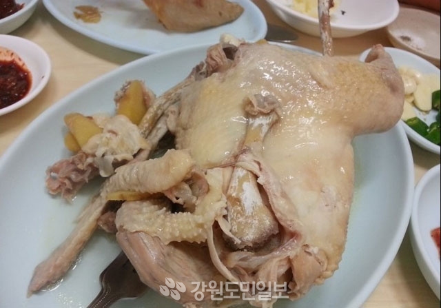 ▲ 송천휴게소 토종닭
