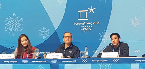 ▲ 올림픽 피겨스케이팅 남자 싱글에 출전한 줄리안 이(사진 오른쪽)가 기자회견을 하고 있다.