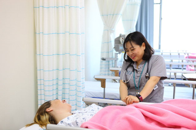 ▲ 평창동계올림픽대회 공식 지정병원인 강릉아산병원에서 외국인 환자가 치료를 받고 있다.