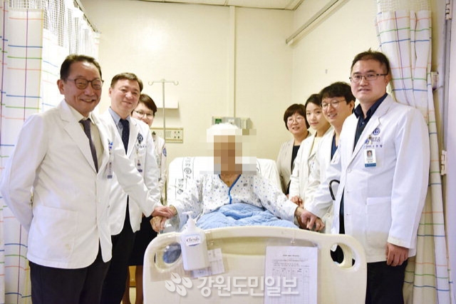 ▲ 홍순창 원주세브란스기독병원 흉부외과 교수팀이 국내 최초로 고령자 심장 수술에 성공했다.