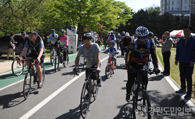 ▲ 2018 속초 자전거대행진이 21일 영랑호 일대에서 성황리에 개최됐다.