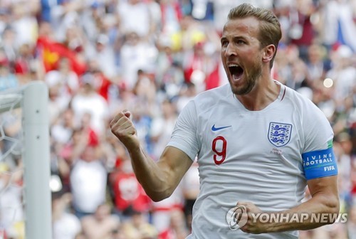 ▲ 잉글랜드 공격수 해리 케인이 2018 러시아 월드컵 G조 2차전 파나마와의 경기에서 전반 46분 페널티킥을 성공한 뒤 포효하고 있다. 케인은 이날 해트트릭에 성공해 5골로 득점 단독 선두로 올라섰다.