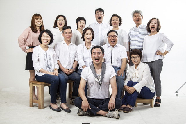 ▲ 극단 도모는 오는 13,14일 춘천 소극장 도모에서 시민 배우들이 만든 옴니버스 연극 ‘아는 사람 이야기’를 선보인다.