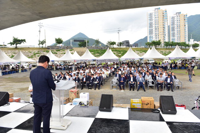 ▲ 영월군 농업인단체 한마음대회가 12일  동강둔치에서 열렸다.