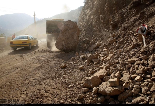 ▲ 22일 발생한 지진으로 무너진 이란 케르만샤 주의 절벽[IRNA]