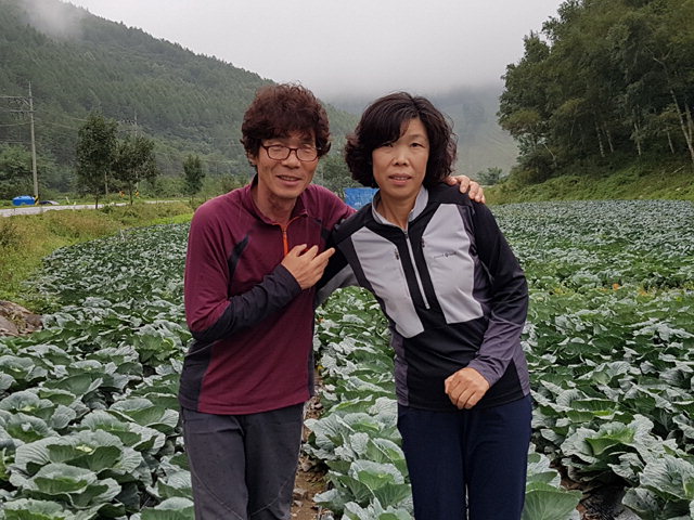 ▲ 김진복(왼쪽)·신옥랑씨 부부.