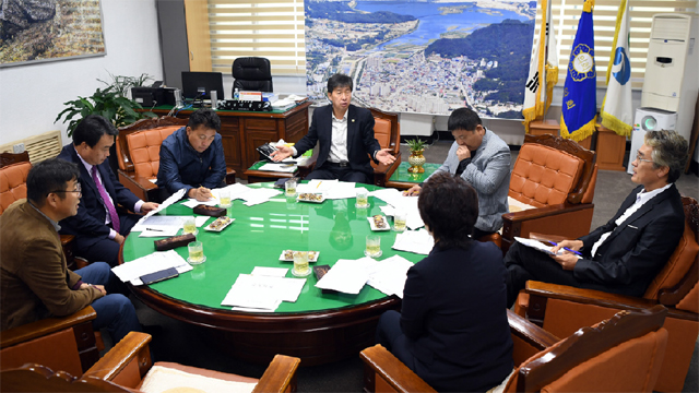 ▲ 양구군의회 의원간담회가 11일 의장실에서 이상건 의장과 박귀남 부의장,의원들이 참석한 가운데 열렸다.