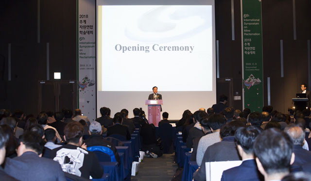 ▲ 광해관리공단은 8일 강원랜드 컨벤션호텔에서 20개국 400여명의 광해방지 전문가들이 참석한 가운데 국제 심포지엄을 개최했다.