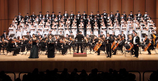 ▲ 춘천시립교향악단의 ‘베토벤 교향곡 전곡 시리즈’가 2년간의 대장정을 마치고 성료됐다.사진은 지난 15일 ‘합창’ 공연 모습.