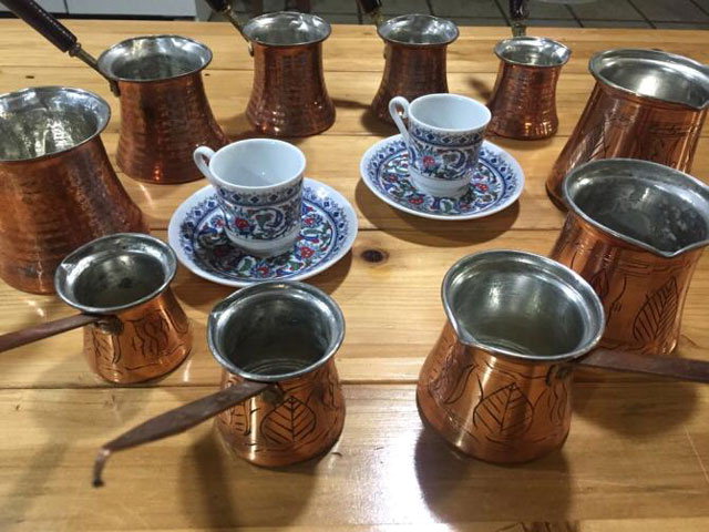 ▲ 최초의 터키식 커피 추출기구 체즈베(Cezve)와 잔