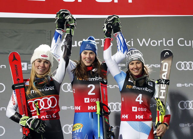 ▲ 1일(현지시간) 노르웨이 오슬로에서 열린 2018-2019 국제스키연맹(FIS) 월드컵 여자 알파인 평행 회전 경기가 끝난 뒤 우승자 페트라 블로바(슬로바키아, 가운데), 2위 미케일라 시프린(미국, 왼쪽), 3위 웬디 홀드네르가 시상대에 올라 기뻐하고 있다. 블로바는 이날 결승에서 36초 89를 기록, 37초 28의 미케일라를 제치고 1위에 올랐다. 연합뉴스