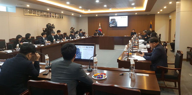 ▲ 춘천 영화특별시 심포지엄이 29일 오전 시의회 소회의실에서 열렸다.  