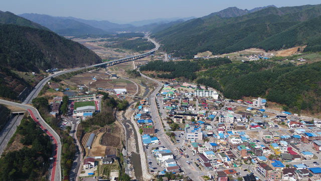 ▲ 인제를 관통하는 국도 44호선.서울양양고속도로 개통 이후 침체된 국도활성화가 과제가 되고 있다.