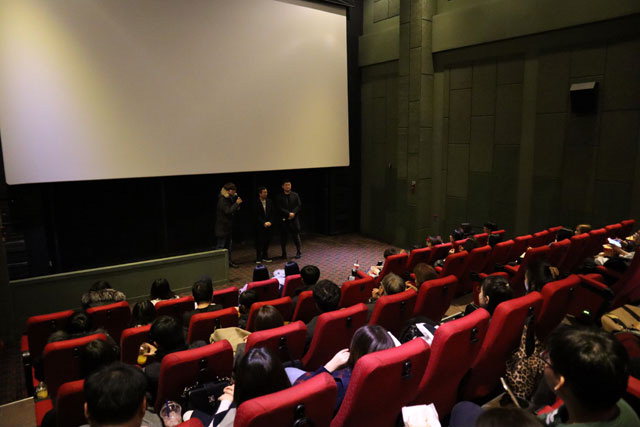 ▲ 영화 ‘사바하’ 춘천시사회가 지난 22일 춘천 명동 CGV에서 열린 가운데 장재현 감독과 이준규 프로듀서가 관객과의 대화 시간을 갖고 있다.  
