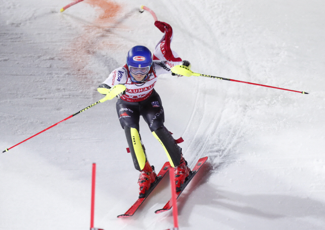 ▲ 시프린은 19일(현지시간) 스웨덴 스톡홀름에서 열린 2018-2019 FIS 월드컵 알파인 여자 평행 회전 결승에서 크리스티나 가이거(독일)를 0.27초 차로 제치고 정상에 올랐다.