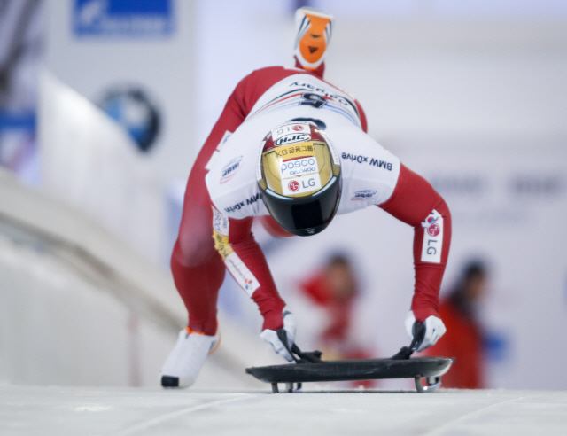 ▲ South Korea‘s Sungbin Yun competes during the men’s World Cup skeleton event in Calgary, Alberta, Sunday, Feb. 24, 2019. (Jeff McIntosh/The Canadian Press via AP)