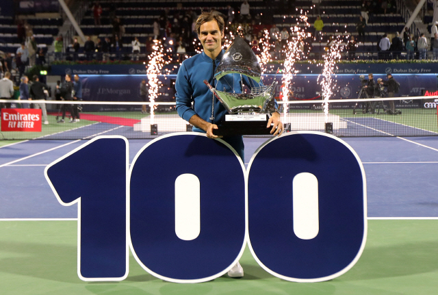 ▲ ‘테니스 황제’ 로저 페더러(7위·스위스)가 남자프로테니스(ATP) 투어 단식에서 통산 100번째 우승의 위업을 달성했다.