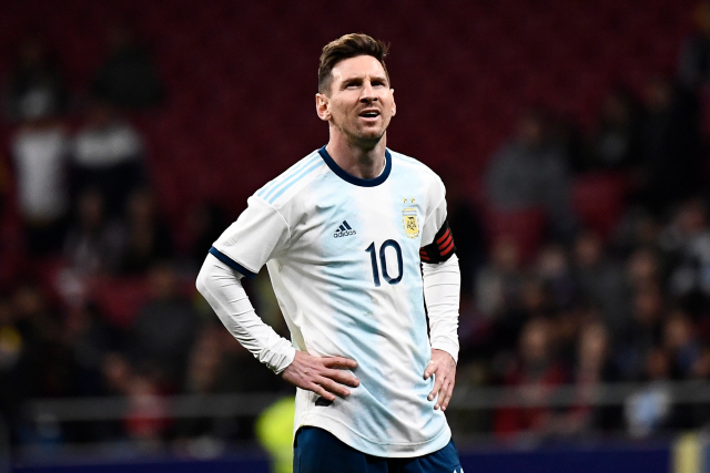 ▲ TOPSHOT - Argentina‘s forward Lionel Messi reacts during an international friendly football match between Argentina and Venezuela at the Wanda Metropolitano stadium in Madrid on March 22, 2019 in preparation for the Copa America to be held in Brazil in June and July 2019. (Photo by PIERRE-PHILIPPE MARCOU / AFP)&#10;&#10;&#10;&#10;<All rights reserved by Yonhap News Agency>