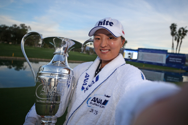 ▲ 고진영은 9일(한국시간) 발표된 여자골프 세계 랭킹에서 랭킹 포인트 7.20점을 획득, 6.84점의 박성현(26)을 제치고 새로운 세계 1위에 등극했다.