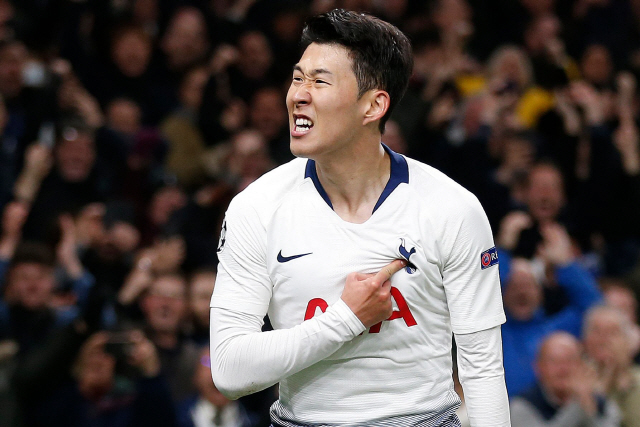 ▲ Tottenham Hotspur‘s South Korean striker Son Heung-Min celebrates scoring the opening goal during the UEFA Champions League quarter-final first leg football match between Tottenham Hotspur and Manchester City at the Tottenham Hotspur Stadium in north London, on April 9, 2019. (Photo by Ian KINGTON / AFP)&#10;&#10;&#10;&#10;<All rights reserved by Yonhap News Agency>