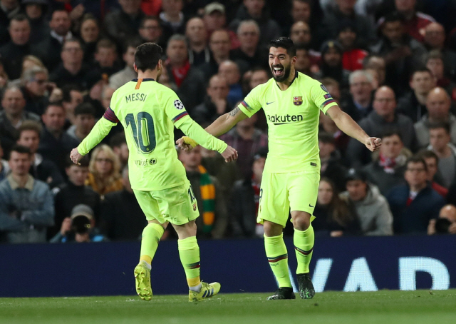 ▲ Soccer Football - Champions League Quarter Final First Leg - Manchester United v FC Barcelona - Old Trafford, Manchester, Britain - April 10, 2019  Barcelona&lsquo;s Luis Suarez celebrates scoring their first goal with Lionel Messi           Action Images via Reuters/Lee Smith       TPX IMAGES OF THE DAY