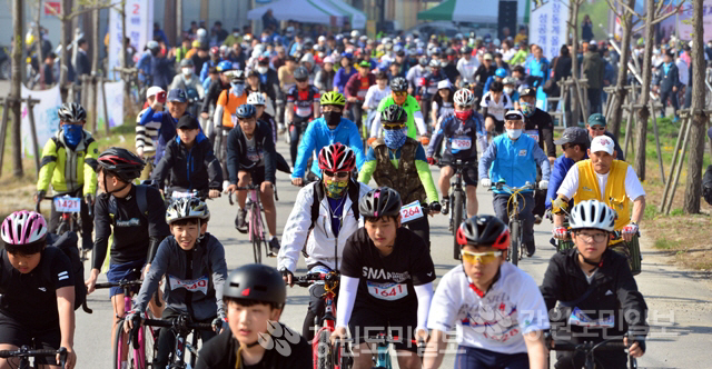 ▲ 2019 강원 자전거대행진이 오는 20일 강원도내 11개 시·군에서 동시에 열린다.사진은 지난해 행사 모습.