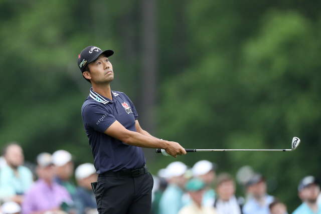 ▲ AUGUSTA, GEORGIA - APRIL 14: Kevin Na of the United States plays a shot on the 12th hole during the final round of the Masters at Augusta National Golf Club on April 14, 2019 in Augusta, Georgia.   David Cannon/Getty Images/AFP