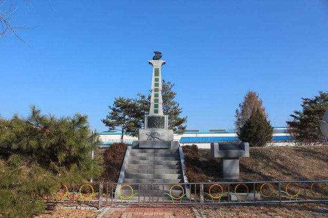 ▲ 춘천 소양고 교정에 건립된 항일학생운동 기념탑.