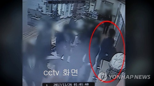 ▲ '곰탕집 성추행' 사건 CCTV 장면[연합뉴스TV 제공]