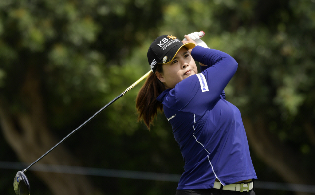 ▲ Inbee Park, of South Korea, tees off on the sixth hole during the third round of the Hugel-Air Premia LA Open golf tournament at Wilshire Country Club, Saturday, April 27, 2019, in Los Angeles. (AP Photo/Mark J. Terrill)