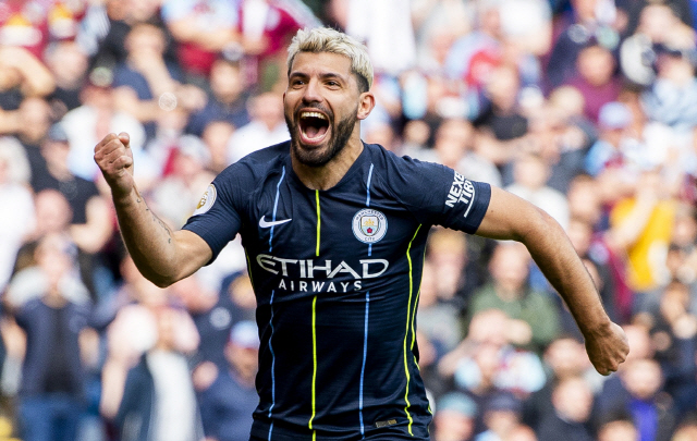 ▲ epaselect epa07534580 Manchester City&lsquo;s Sergio Aguero celebrates after scoring the 1-0 lead during the English Premier League soccer match between Burnley FC and Manchester City at the Turf Moor in Burnley, Britain, 28 April 2019.  EPA/PETER POWELL EDITORIAL USE ONLY. No use with unauthorized audio, video, data, fixture lists, club/league logos or &rsquo;live&lsquo; services. Online in-match use limited to 120 images, no video emulation. No use in betting, games or single club/league/player publications
