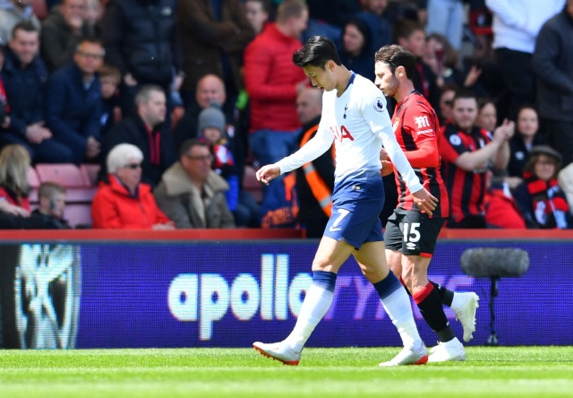 ▲ Soccer Football - Premier League - AFC Bournemouth v Tottenham Hotspur - Vitality Stadium, Bournemouth, Britain - May 4, 2019  Tottenham‘s Son Heung-min looks dejected as he walks off after being shown a red card  REUTERS/Dylan Martinez  EDITORIAL USE ONLY. No use with unauthorized audio, video, data, fixture lists, club/league logos or “live” services. Online in-match use limited to 75 images, no video emulation. No use in betting, games or single club/league/player publications.  Please contact your account representative for further details.