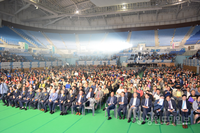 ▲ 전국 수산업경영인 가족들의 최대 잔치인 ‘제12회 한국수산업경영대회’ 기념식이 15일 강릉 아레나 일원에서 진행됐다.