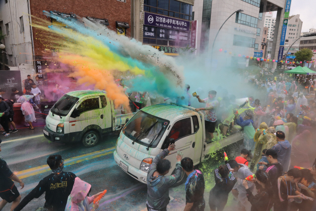 ▲ 2019 춘천마임축제가 26일부터 춘천 곳곳에서 펼쳐진다.사진은 지난해 축제모습.