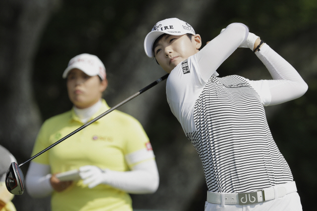 ▲ Sung Hyun Park of South Korea, watches her shot on the 15th tee during the first round of the U.S. Women‘s Open golf tournament, Thursday, May 30, 2019, in Charleston, S.C. (AP Photo/Steve Helber)    <All rights reserved by Yonhap News Agency>