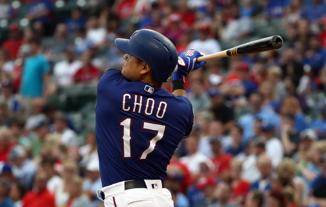 ▲ ARLINGTON, TEXAS - MAY 30: Shin-Soo Choo #17 of the Texas Rangers hits a homerun in the third inning against the Kansas City Royals at Globe Life Park in Arlington on May 30, 2019 in Arlington, Texas.   Ronald Martinez/Getty Images/AFP&#10;== FOR NEWSPAPERS, INTERNET, TELCOS &amp; TELEVISION USE ONLY ==&#10;&#10;&#10;<All rights reserved by Yonhap News Agency>